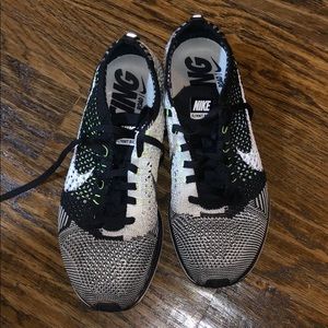 NIKE FLYKNIT RACERS
